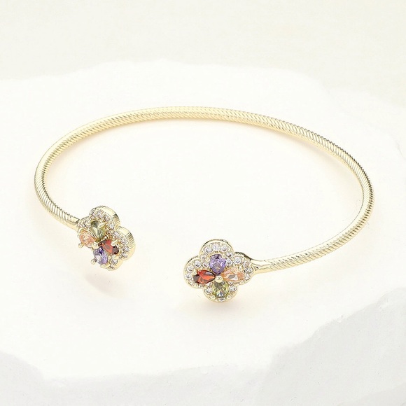 Colorful Quatrefoil Gold Cuff Bracelet 
Amethyst, Red Garnet, Citrine & Peridot - Picture 3 of 3